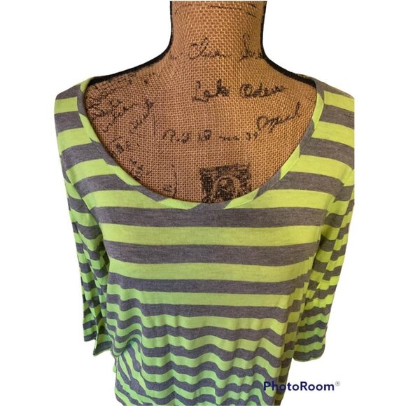 🌸3/$15🌸Gray & Neon Striped Long Sleeve Blouse, Lace Back & Knotted Front JR XL - Picture 3 of 5